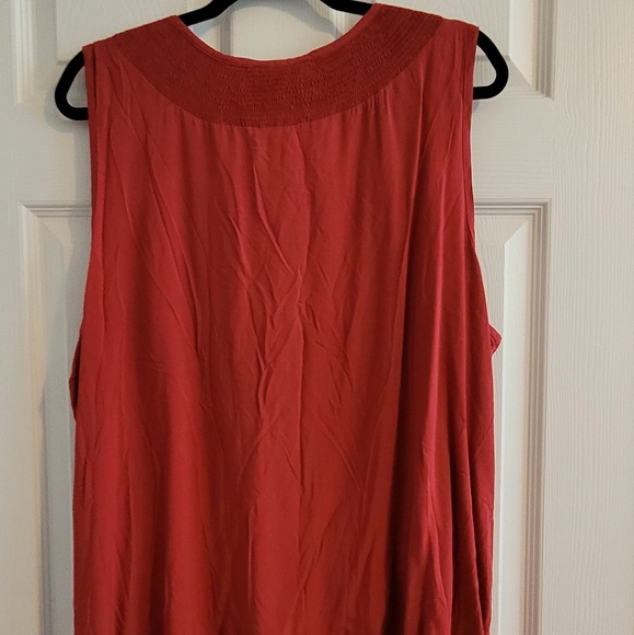 Sleeveless burnt orange blouse - Picture 2 of 4